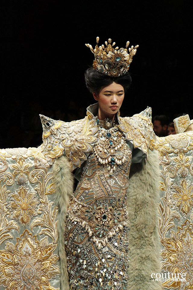 Fantasy Takes Flight in Chinese Couturier Guo Pei’s ‘The Arabian 1002 ...